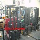 供应二手叉车。二手夹包，侧移叉车、电瓶叉车、集装箱