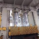 在位5000吨框架液压机台面3米x3米，开口3.8米行程2.8.