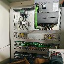 全新1580重型加工中心。三菱M80系统。BT50主轴皮带6000转，24把刀臂式刀库.