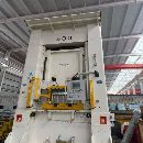 800T数控伺服液压机，快下500mm， 工作台，开口750mm.