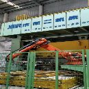 大台面的500吨机械压力机，46002400，带机械手。感兴.