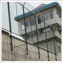[]厂家直销看守所围栏，监狱防攀爬钢网墙，军事基地，国防用